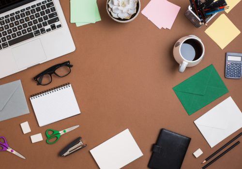 laptop-coffee-cup-with-stationeries-brown-desktop